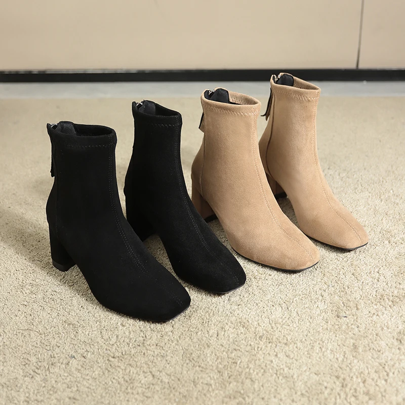 

Короткие ботинки женские на весну и осень Новые однотонные ботинки короткие модные кожаные бархатные женские модные высокие ботинки