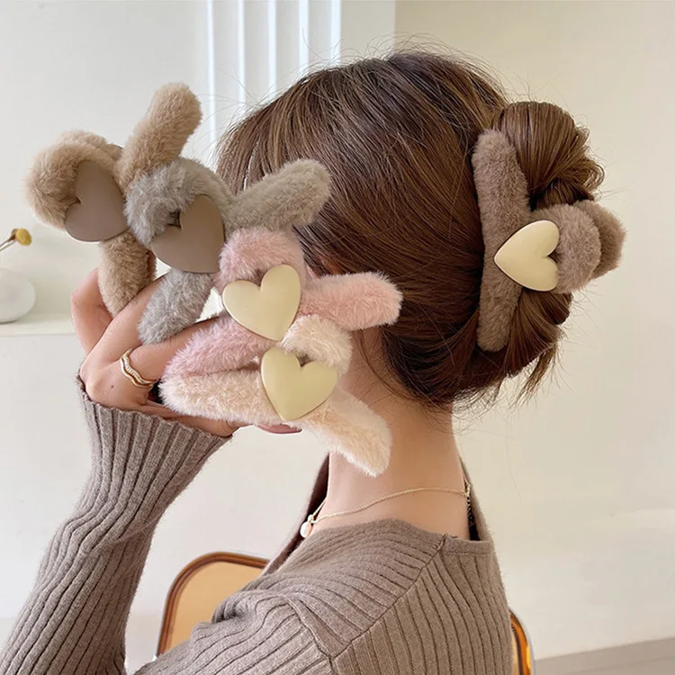 

Winter Plush Hair Claw Clip Sweet Heart Hair Clips Plastic Large Size Hair Claw Clip Crab Barrette Hair Accessories for Women