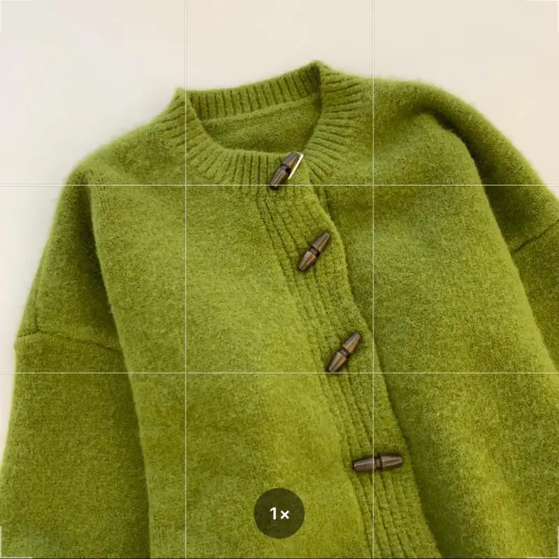 Вязаный свитер в студенческом стиле