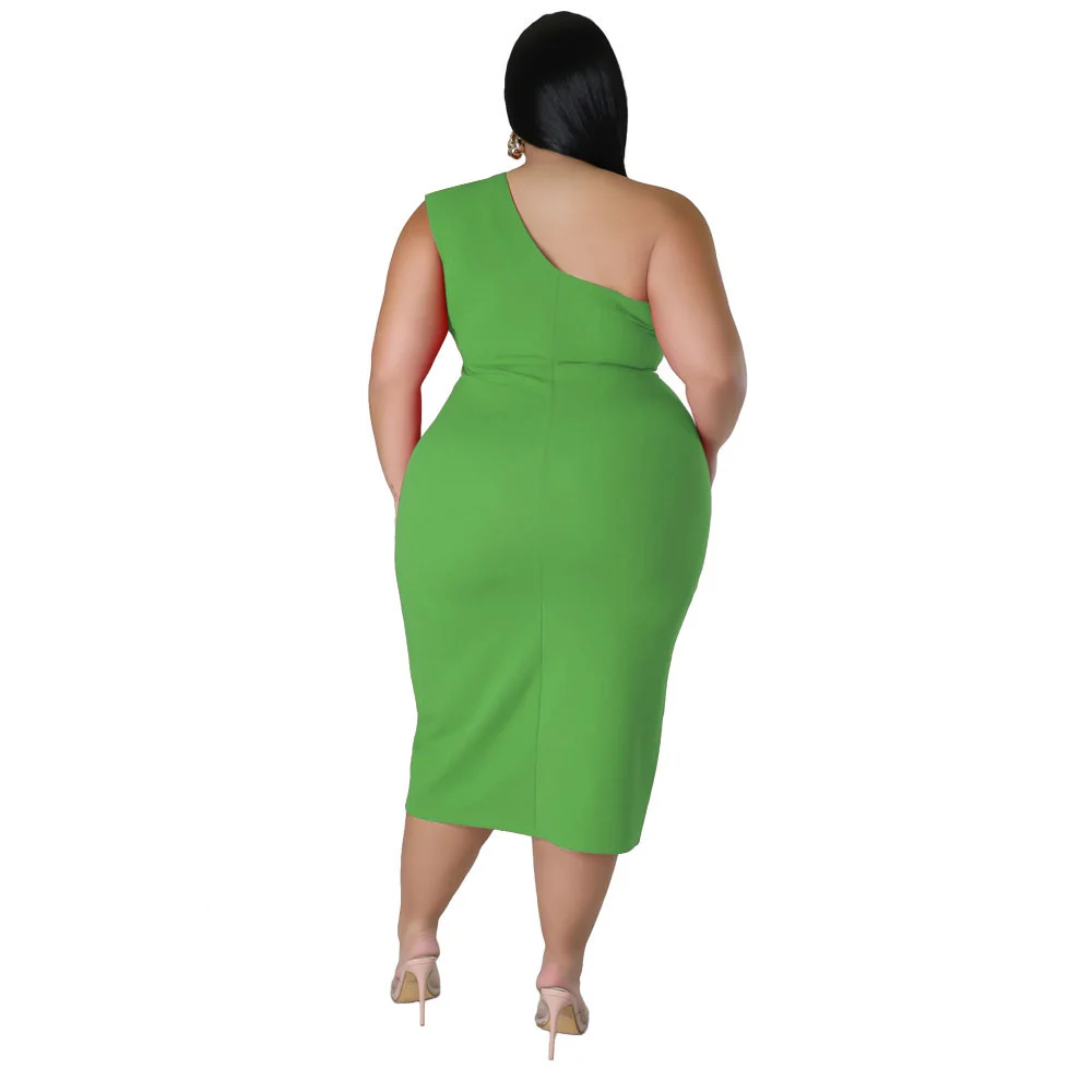 Рисунок 6 - Женское платье с разрезом сбоку