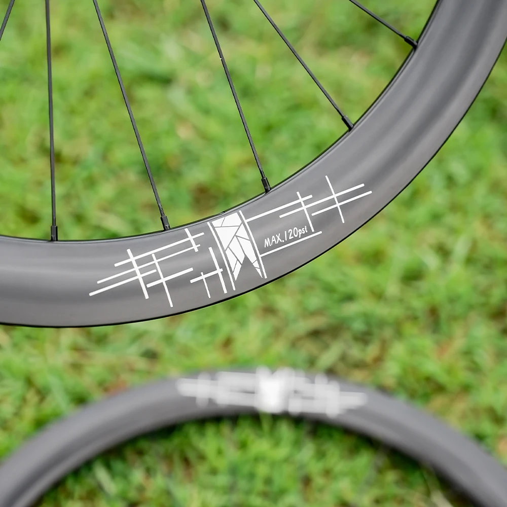 Фото Колеса VCYCLE VELO I из карбонового волокна, готовые к установке бескамерных шин, сверхлегкие, с ободом шириной 50 мм, клинчерные, для шоссейного велосипеда. №3