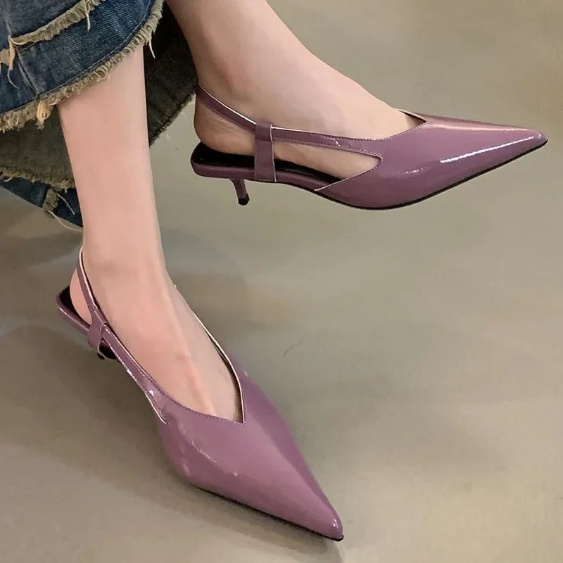 Туфли женские на низком каблуке с острым носком без задника