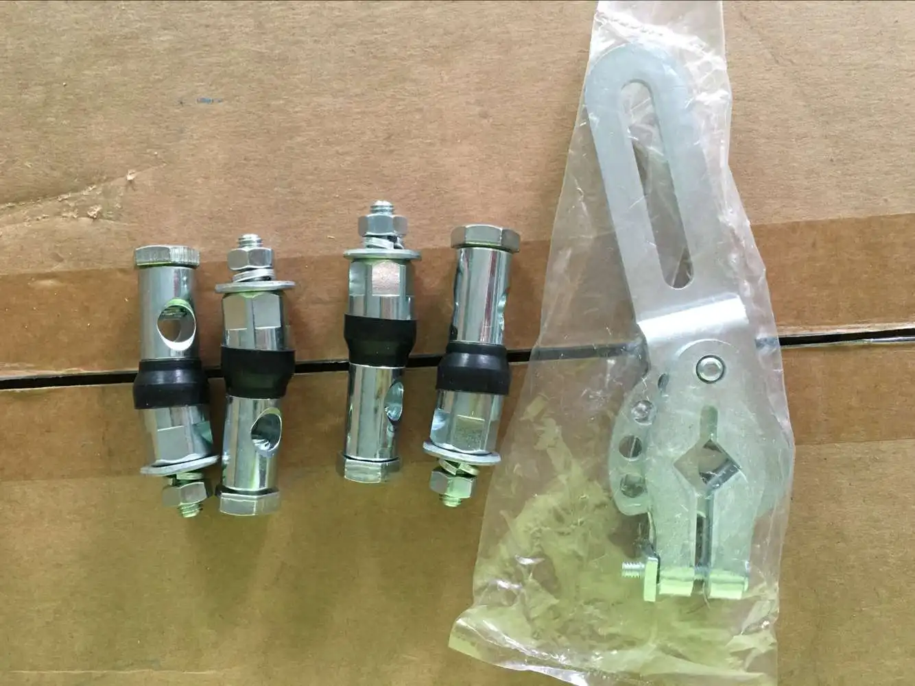 

Proportional motor/actuator accessories universal screw, base plate, bow tie, connecting rod