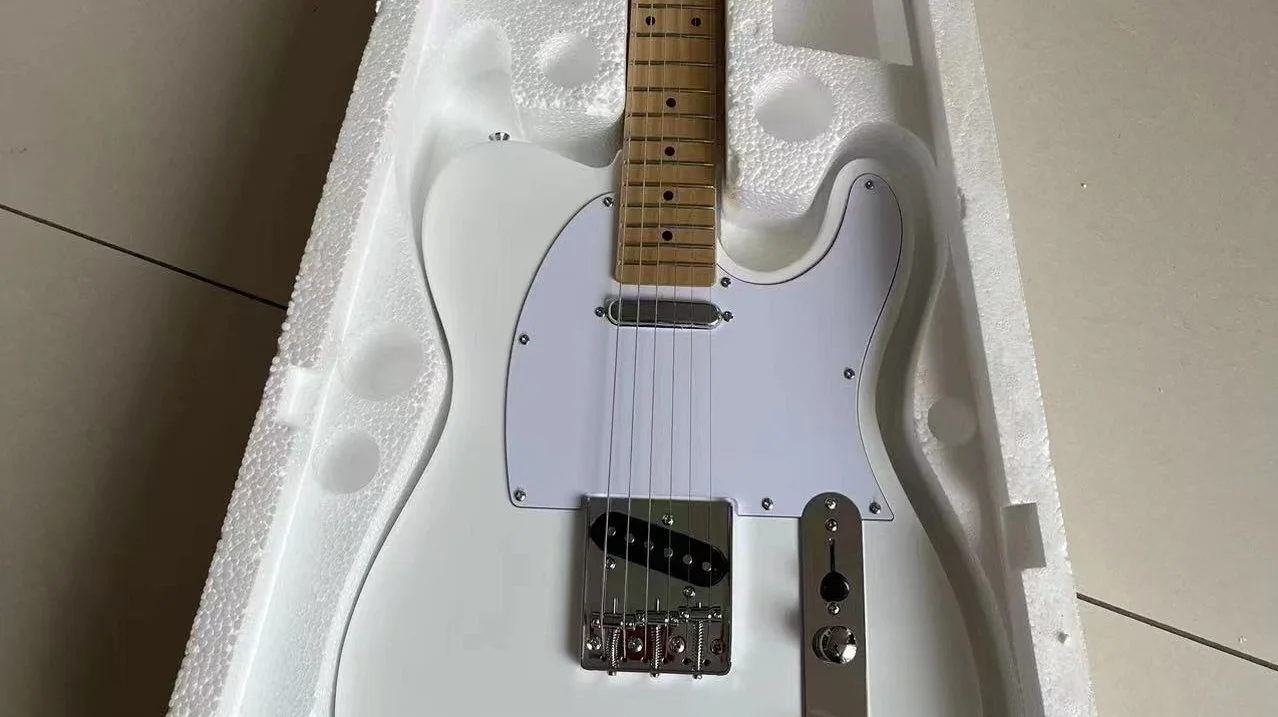 Электрогитара Tele корпус из красного дерева накладка палисандра хромированная