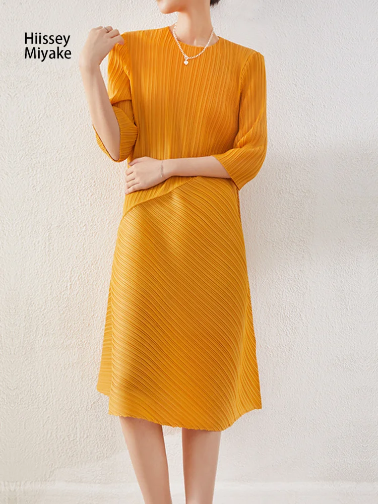 

HiIssey Miyake Fashion Design Women To Cover The Stomach Thin Young Sense Of Spring / Autumn Models Pleated Round Neck Dresses