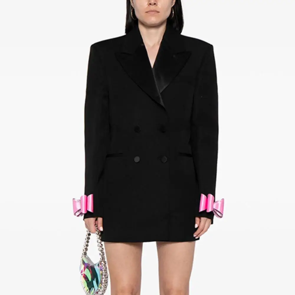 Модный новый двубортный черный атласный костюм средней длины с V-образным