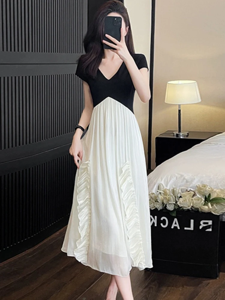 Фото Летнее белое платье с черными вставками и V-образным вырезом, длинное, элегантное, роскошное, с оборками, для выпускного вечера, 2026, корейское винтажное облегающее вечернее платье №1