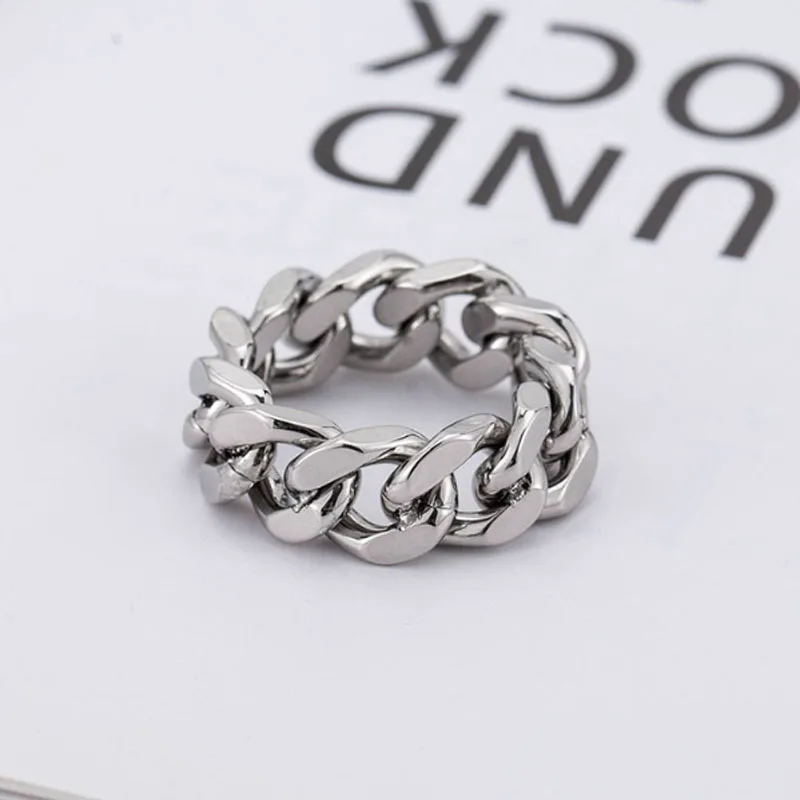 

2022 Mens ring hot creative personality in Europe and the cold wind punk titanium steel smooth men chain rings