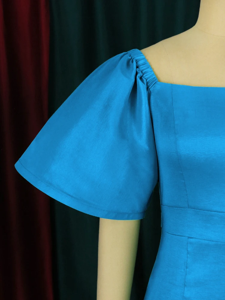 Женское Короткое облегающее платье миди с большими рукавами-фонариками и