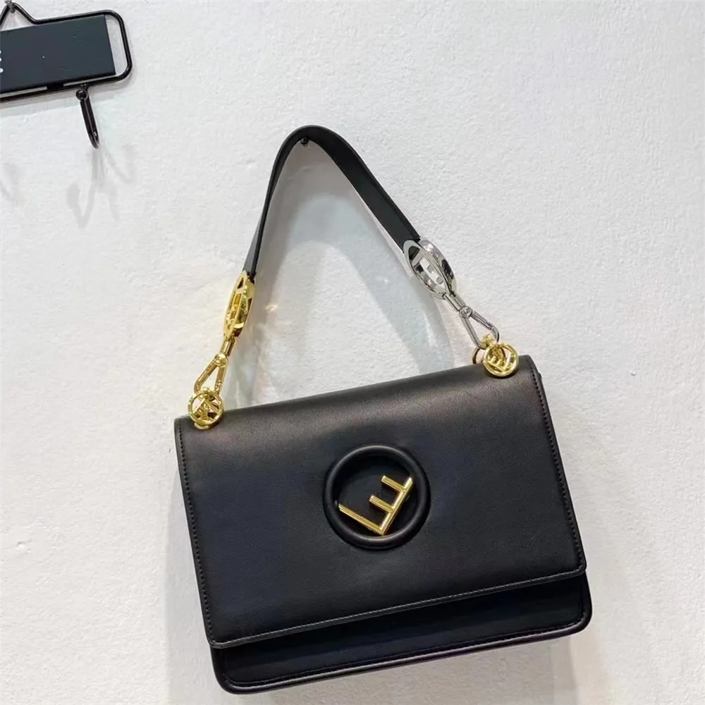 

Fashionable Metallic Decoration Large Capacity Ladies Handbag With Detachable Long Strap