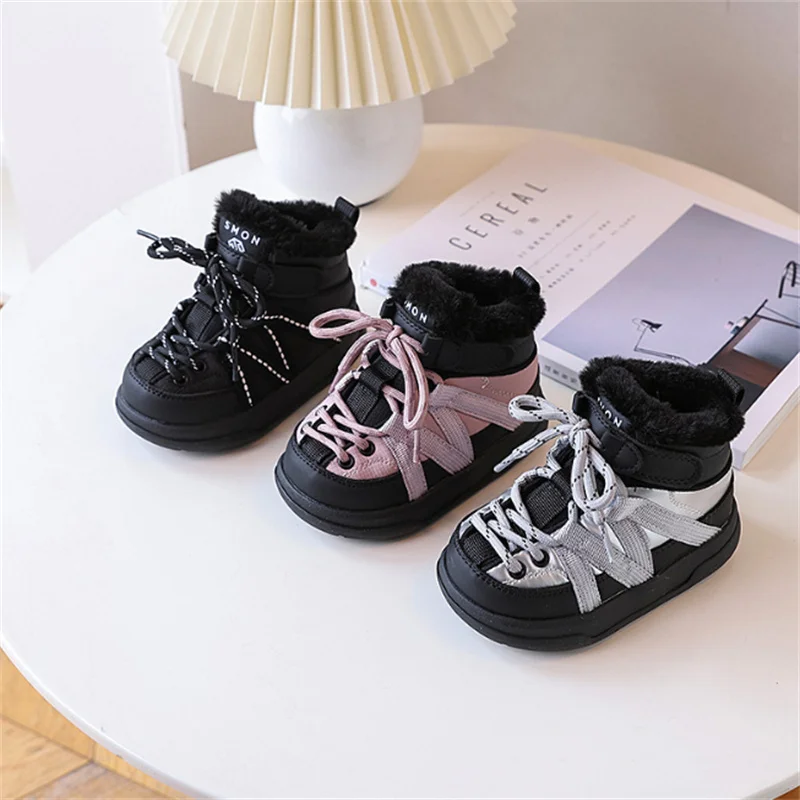 2024 новые зимние детские сапоги кожаные теплые плюшевые туфли для маленьких