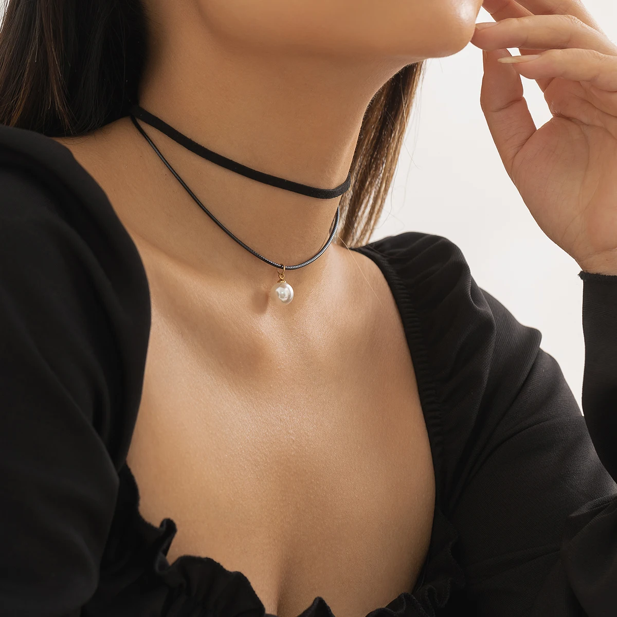 Чокер Ingemark с подвеской из искусственного жемчуга готическое ожерелье для