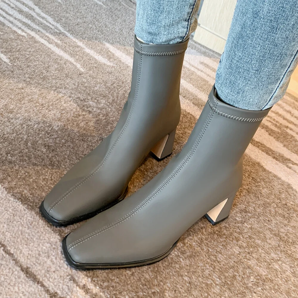 Стильные лаконичные темпераментные женские ботильоны на высоком каблуке с