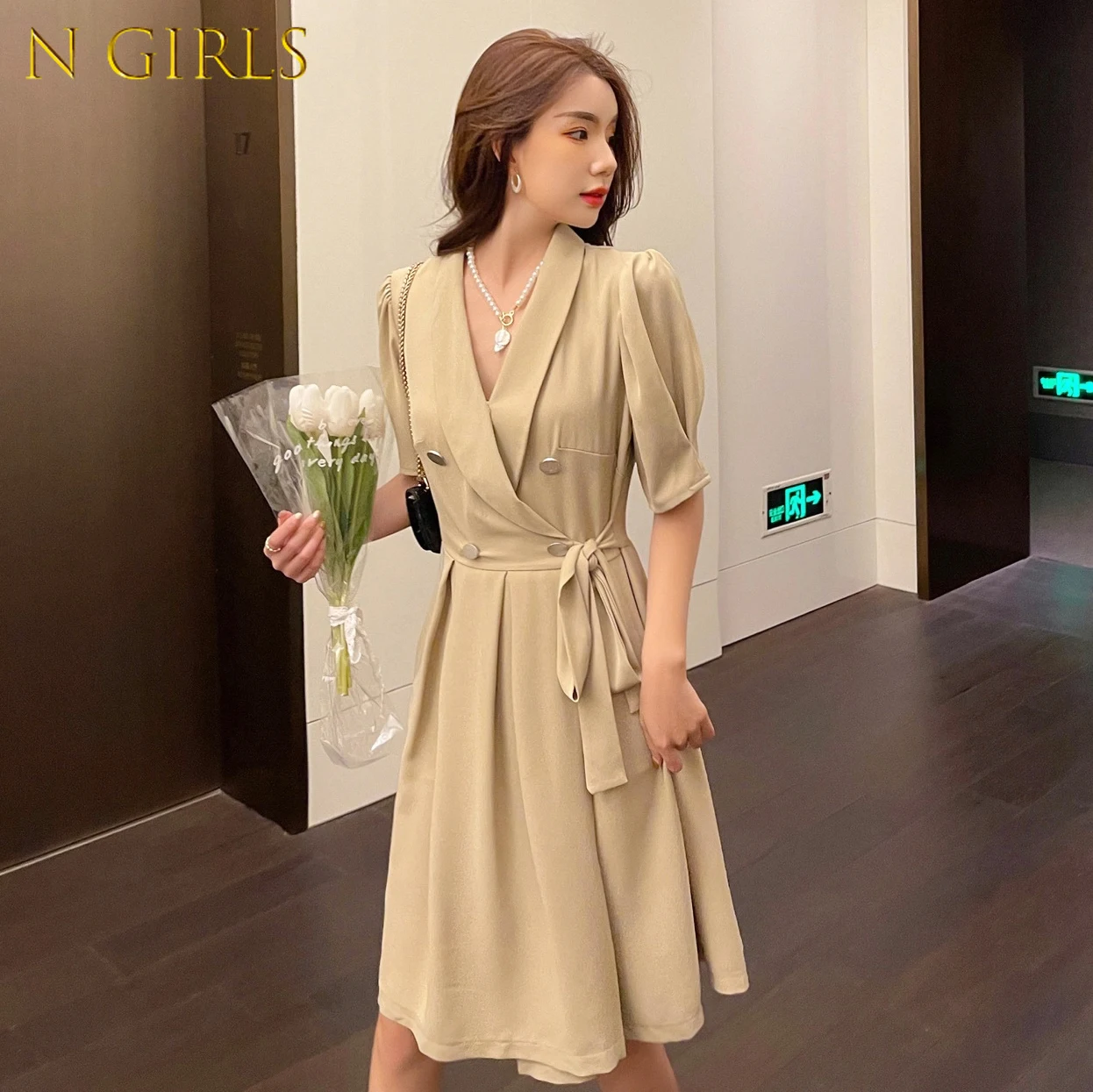 

2021 Summer Collect Show Thin Waist With Temperament Of Restoring Ancient Ways Design Feels Suit The Dress With Short Sleeves