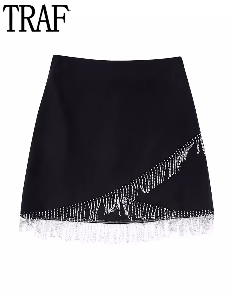 

Юбка-мини женская черная блестящая с высокой талией и бахромой