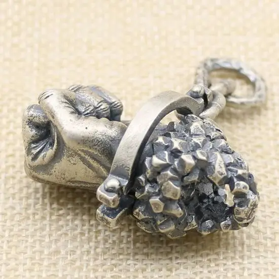 Кулон в виде кулака из серебра 925 пробы стиле рок