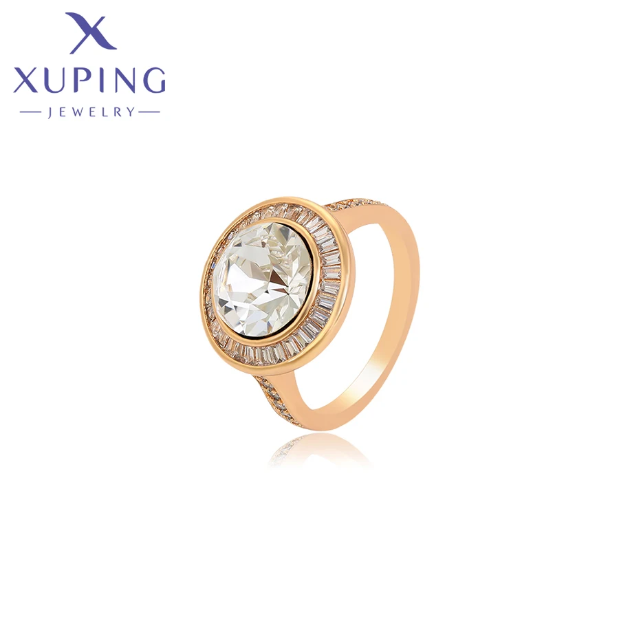 Круглое кольцо с кристаллами