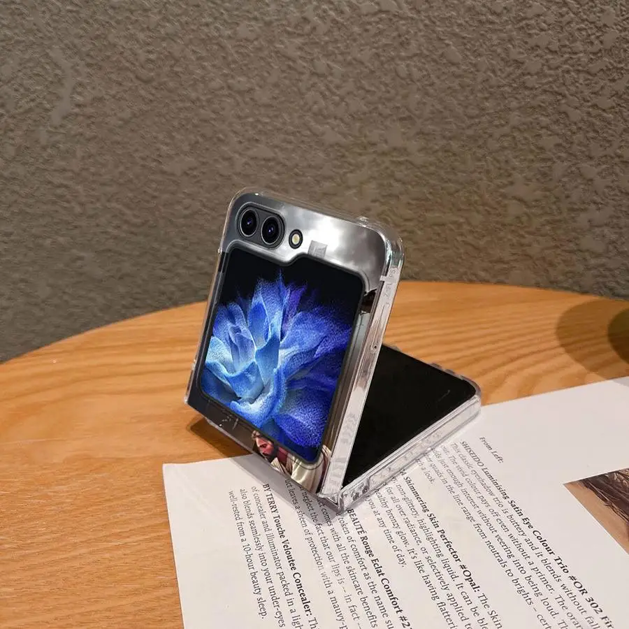 Фото Чехол для Samsung Galaxy Z Flip 8, Z Flip 7, 6, 5, 4, 3, Flip6, Flip4, Flip3, Flip7 FE, Flip5 с изображением распятия на высокой готке №5