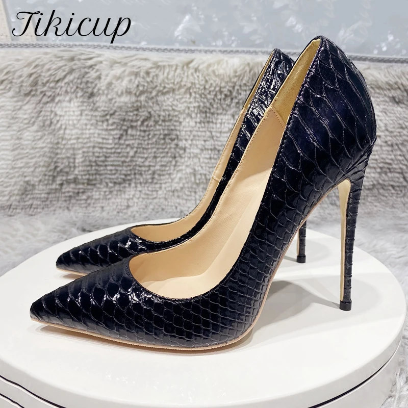 Женские блестящие туфли-лодочки с острым носком и эффектом крокодила