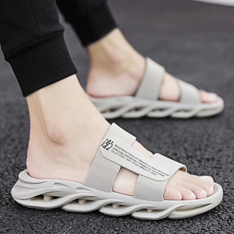 

Male outside winter wear slippers slippery wear-resisting trample shit men sandals bath home outdoor beach sports sandals
