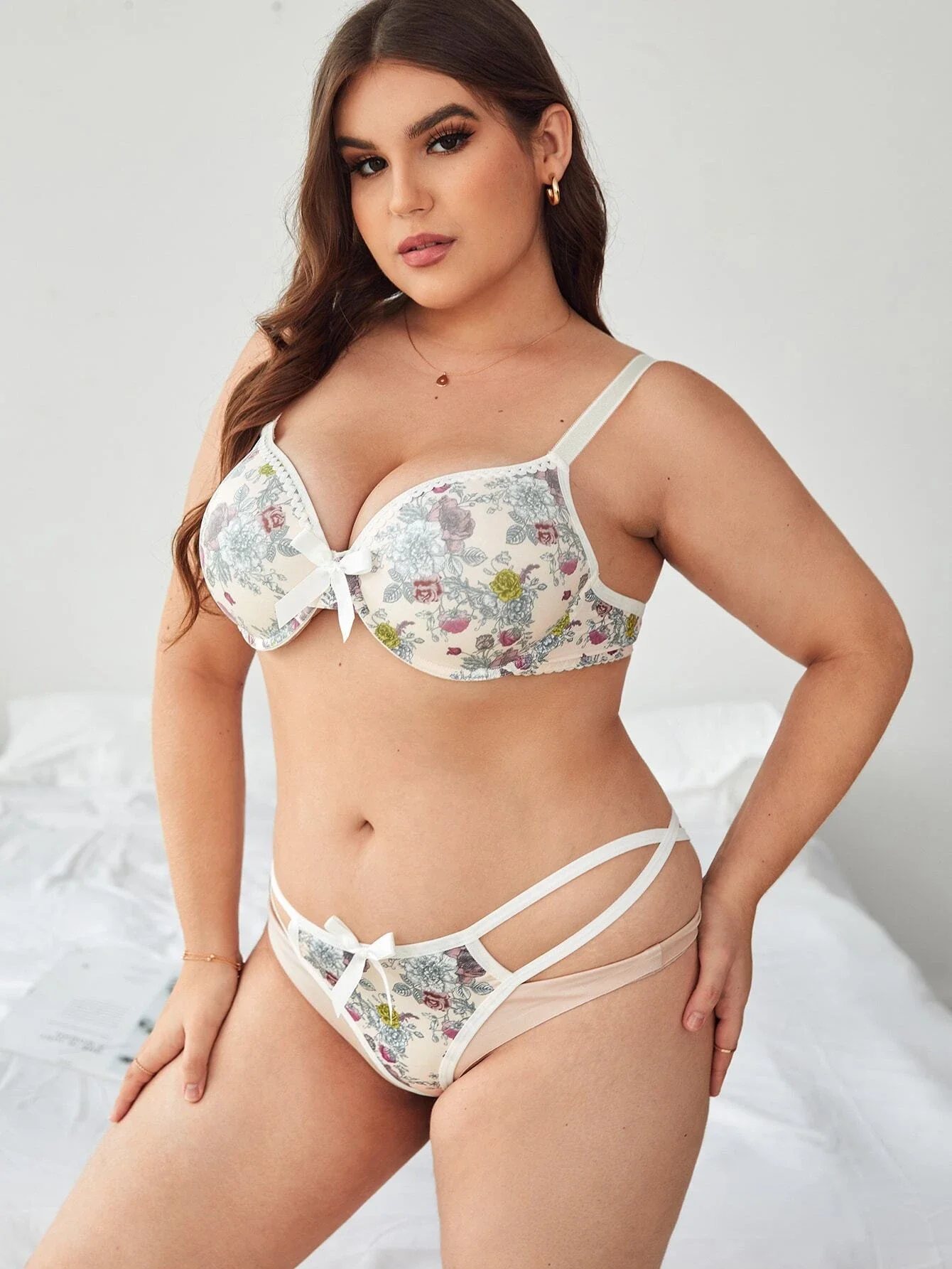 

Floral Print Underwire Lingerie Set