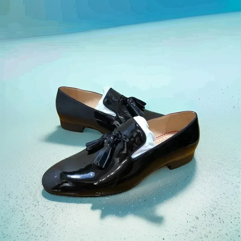 Мужские кроссовки на низком каблуке с красной подошвой черные модельные туфли из