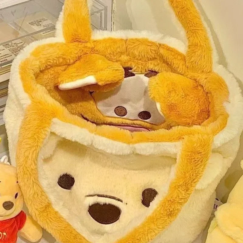 Сумка-тоут плюшевая на плечо с рисунком Винни-Пуха