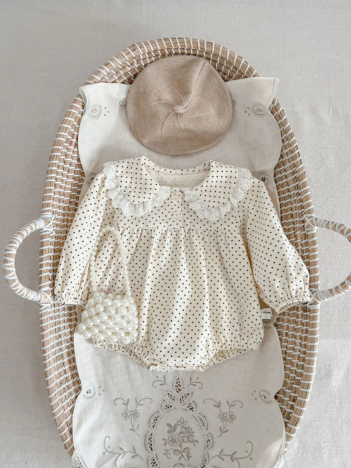 

Модные боди для маленьких девочек, одежда, белый комбинезон в горошек с длинным рукавом и высоким воротником, весна-осень