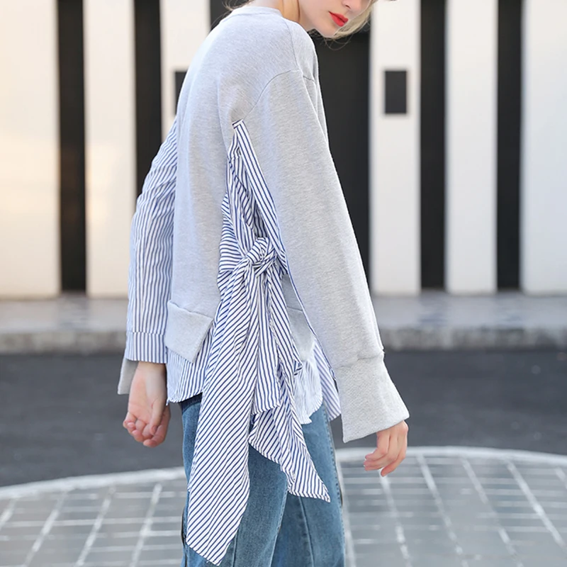 Свитшот женский в полоску с круглым вырезом и длинным рукавом