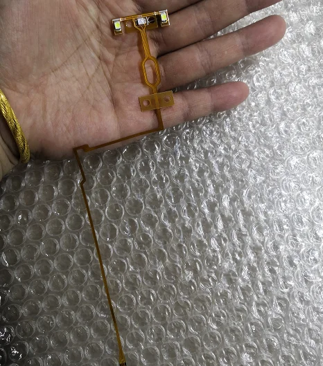 H5 Optical Fiber Splicing Machine Arranges Cables Red Light of H5 Windproof Cover on The Left Chuck of Heating Furnace.