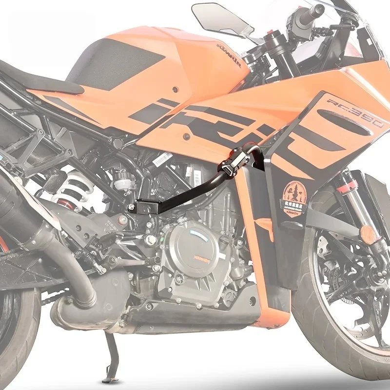 Фото Защитные аксессуары для мотоцикла KTM RC390: защитный бампер, противоударный шарик, гоночный руль. №2