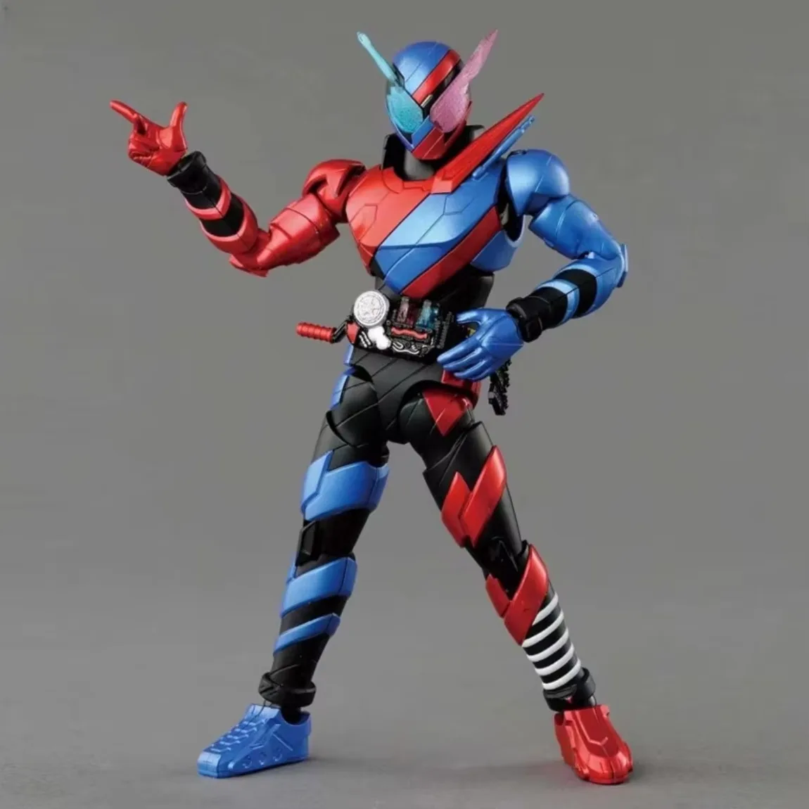 Фото Оригинальная фигурка Bandai в наличии: стандартная фигурка Камен Райдер Билд Раббитанк, коллекционная аниме-фигурка, наборы для сборки моделей. №4