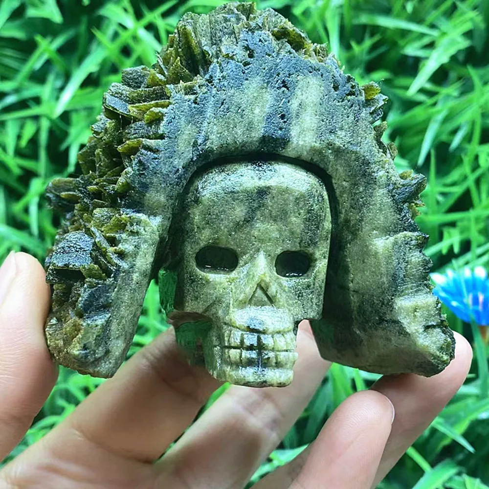 

Резной череп из кварца и турмалина ganyi