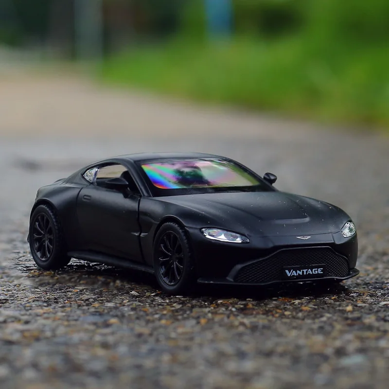 

1:36 Supercar Series Aston Martin Vantage Boys Toys Simulation Exquisite Diecasts & Toy Vehicles RMZ city Alloy Model