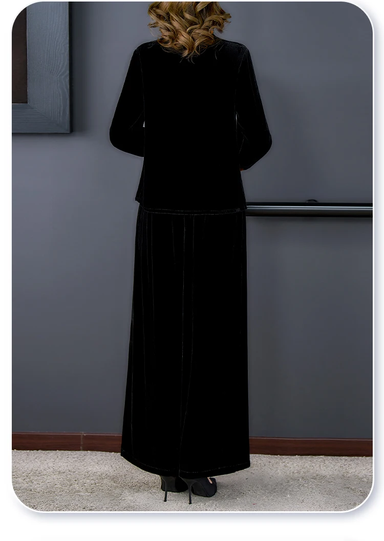 Женский бархатный костюм