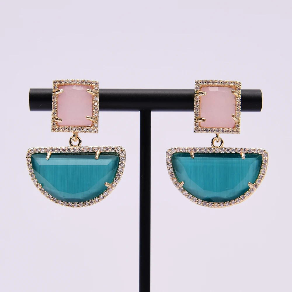 Серьги-гвоздики с натуральным розовым и зеленым камнем |