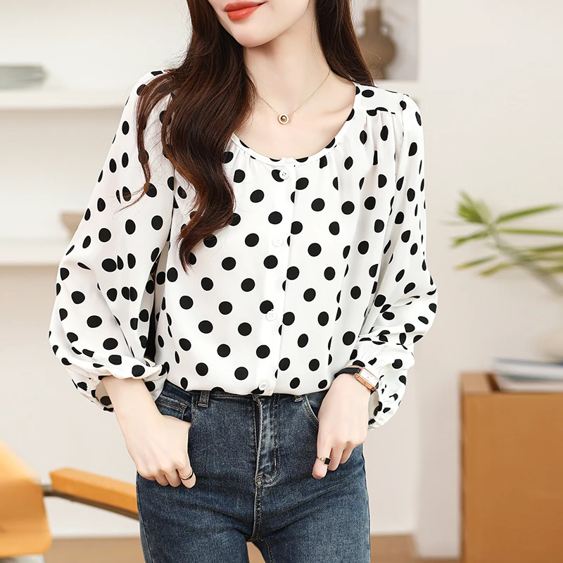 Женская блуза в горошек с круглым вырезом и длинным рукавом