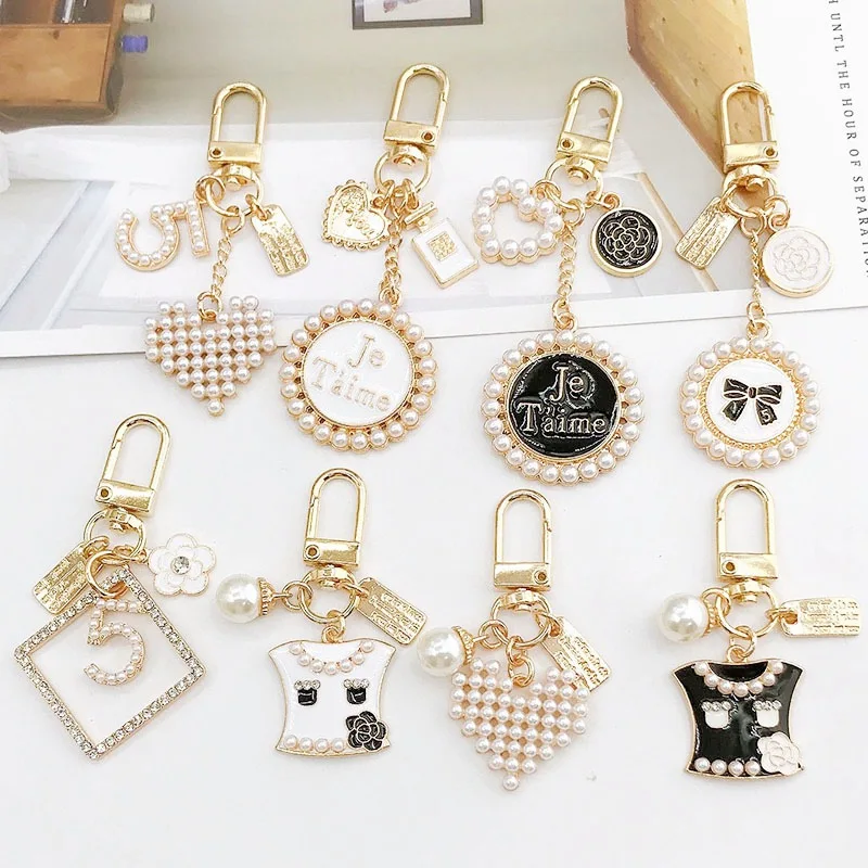 

Geometric Alloy Key Chain INS Creative Cute Fairy Mori Letter Heart Shell AirPods Protective Case Car Key Chain Pendant for Girl