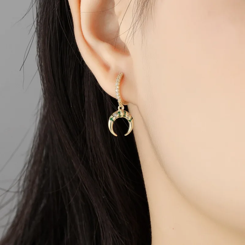 

Vintage Women's Gold-Plated Crescent Zirconia Earrings Smooth Earrings Lightweight Dangling Earrings Women Party Free Shopping