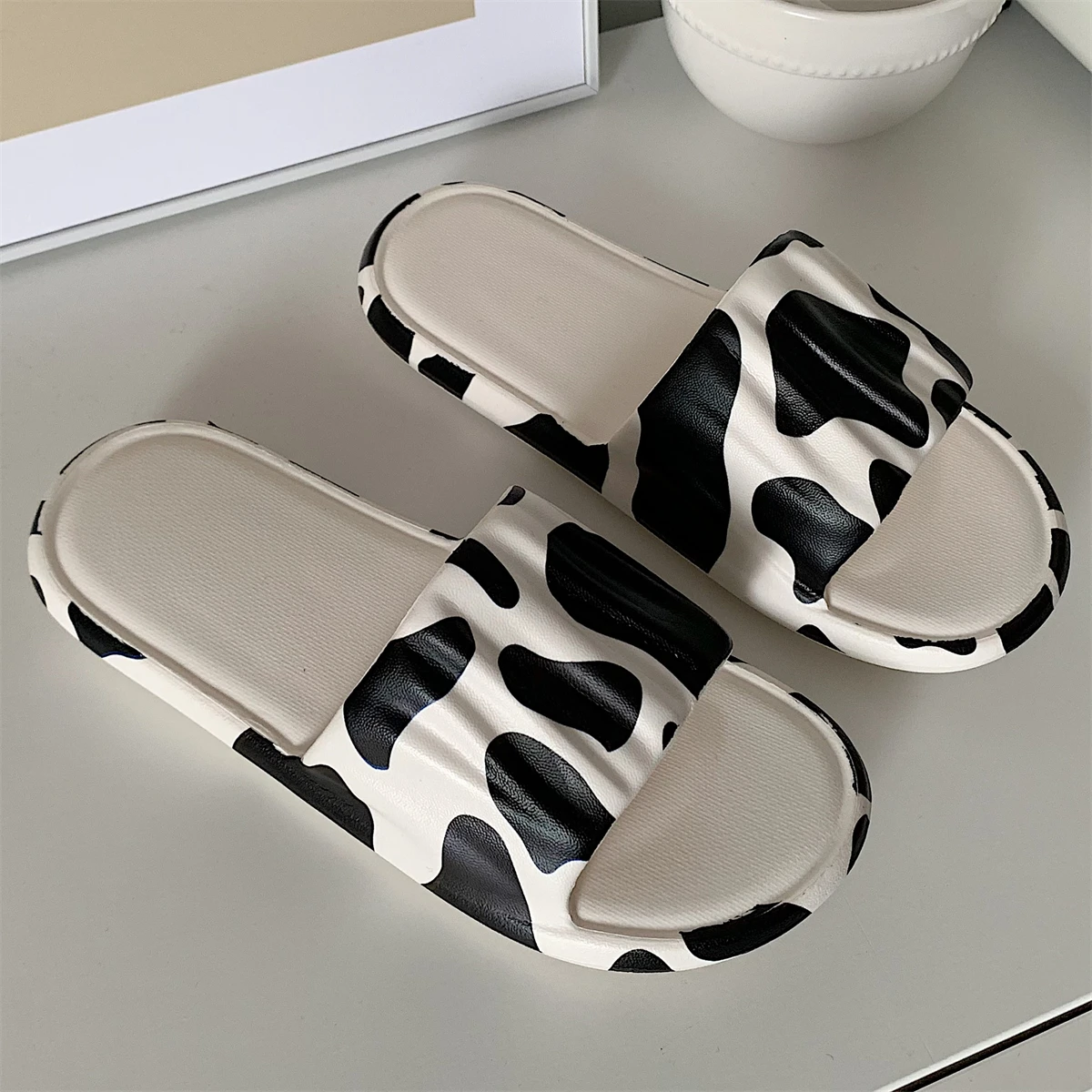 

Cartoon cute cow soft bottom sandals women's summer fashion home bathroom antiskid deodorant slippers DY3117