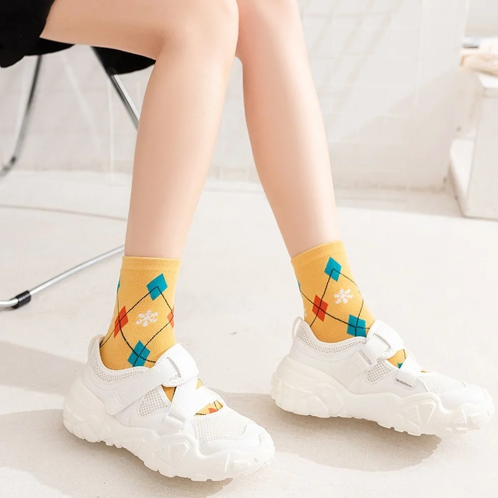 6 Pairs New Autumn and Winter Middle Tube Women Socks Fashion Cotton Cute Santa Claus Elk Snowflakes Christmas Cartoon Socks