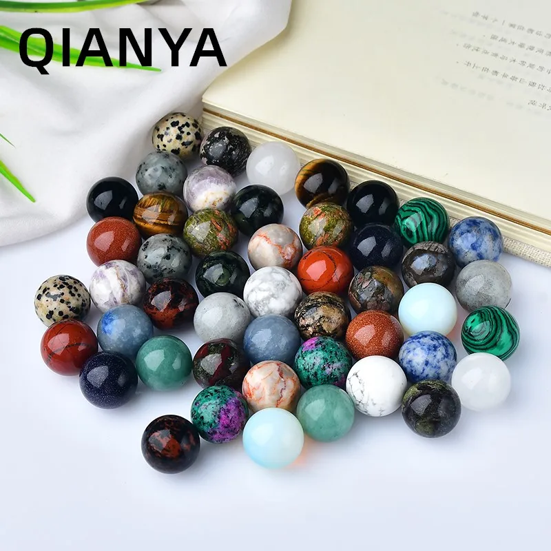 Минеральный камень из натурального хрусталя