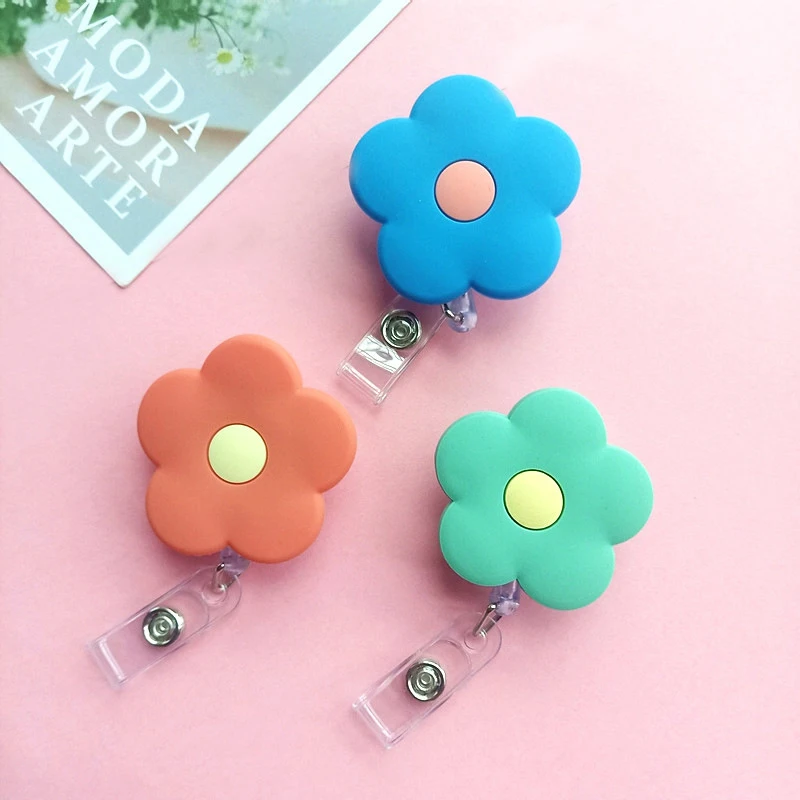 

Flower Shaped Students Name Tag ID Card Holder Silicone Retractable Nurse Badge Holder Badge Reel Clip Lanyards Accessories