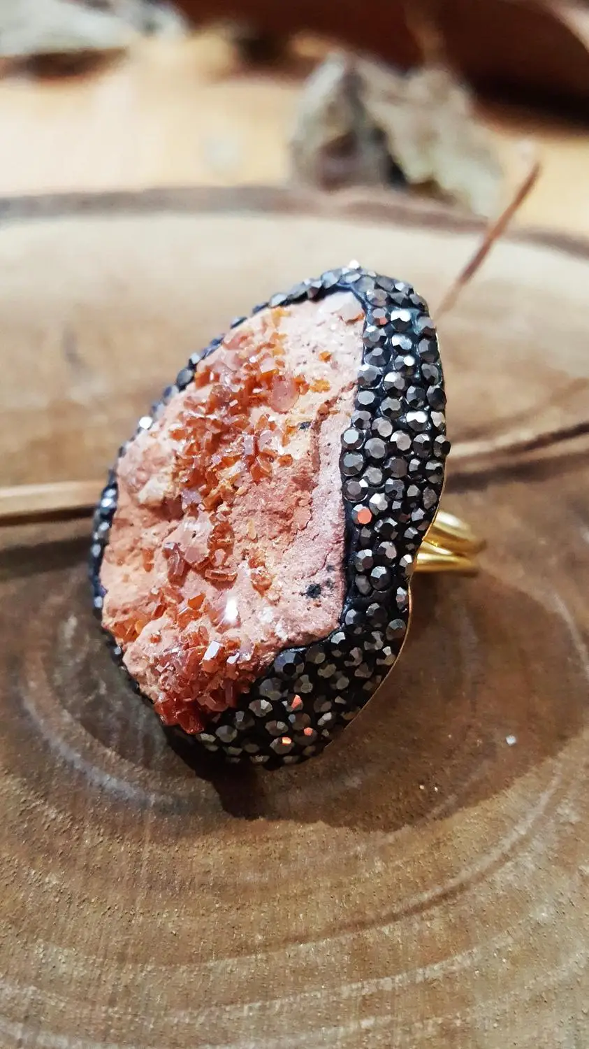 

Natural stone Vanadinite Stone 22 Carat Gold Plated Women Bangle Whsr23