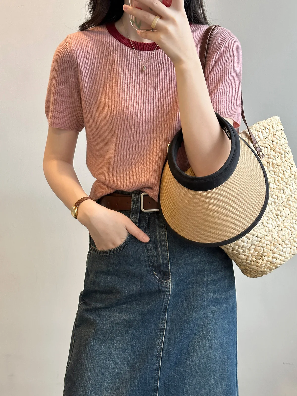 

Spring/Summer New Women’s Color Block Round Neck Knitted T-Shirt - Korean Version, Elegant Slim Fit Short Sleeve Knitted Top