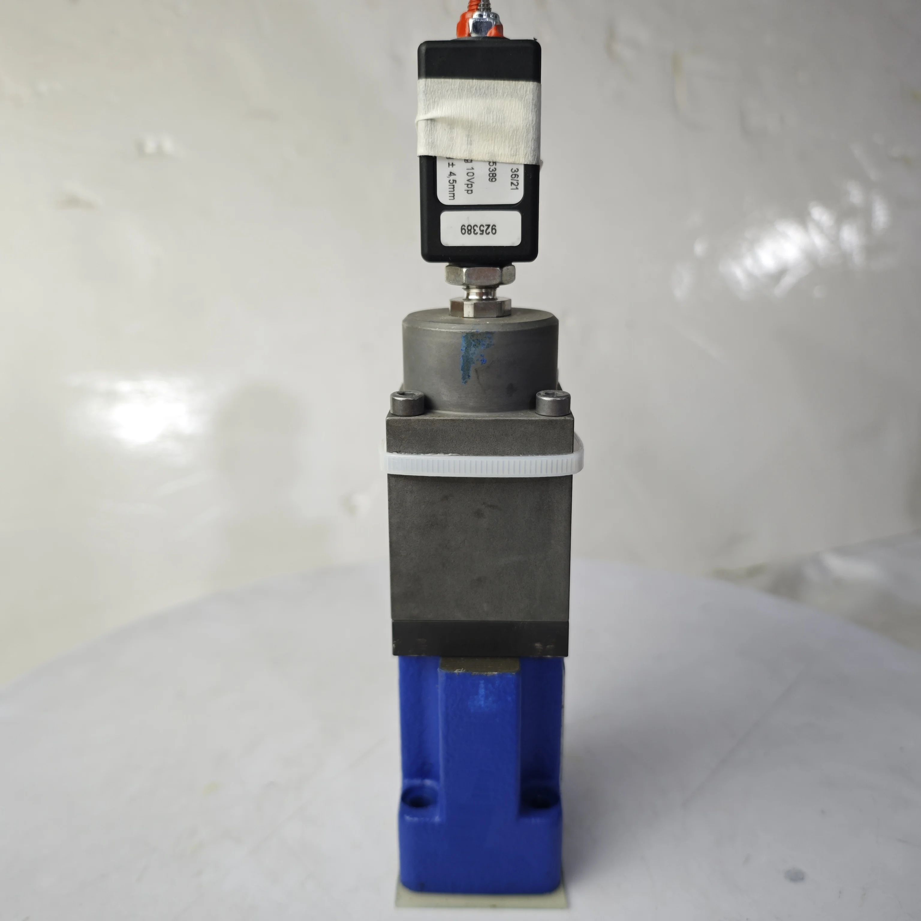 Rex roth 2FRE6B-2X/25QK4MV Пропорциональный клапан регулирования расхода Новое состояние R