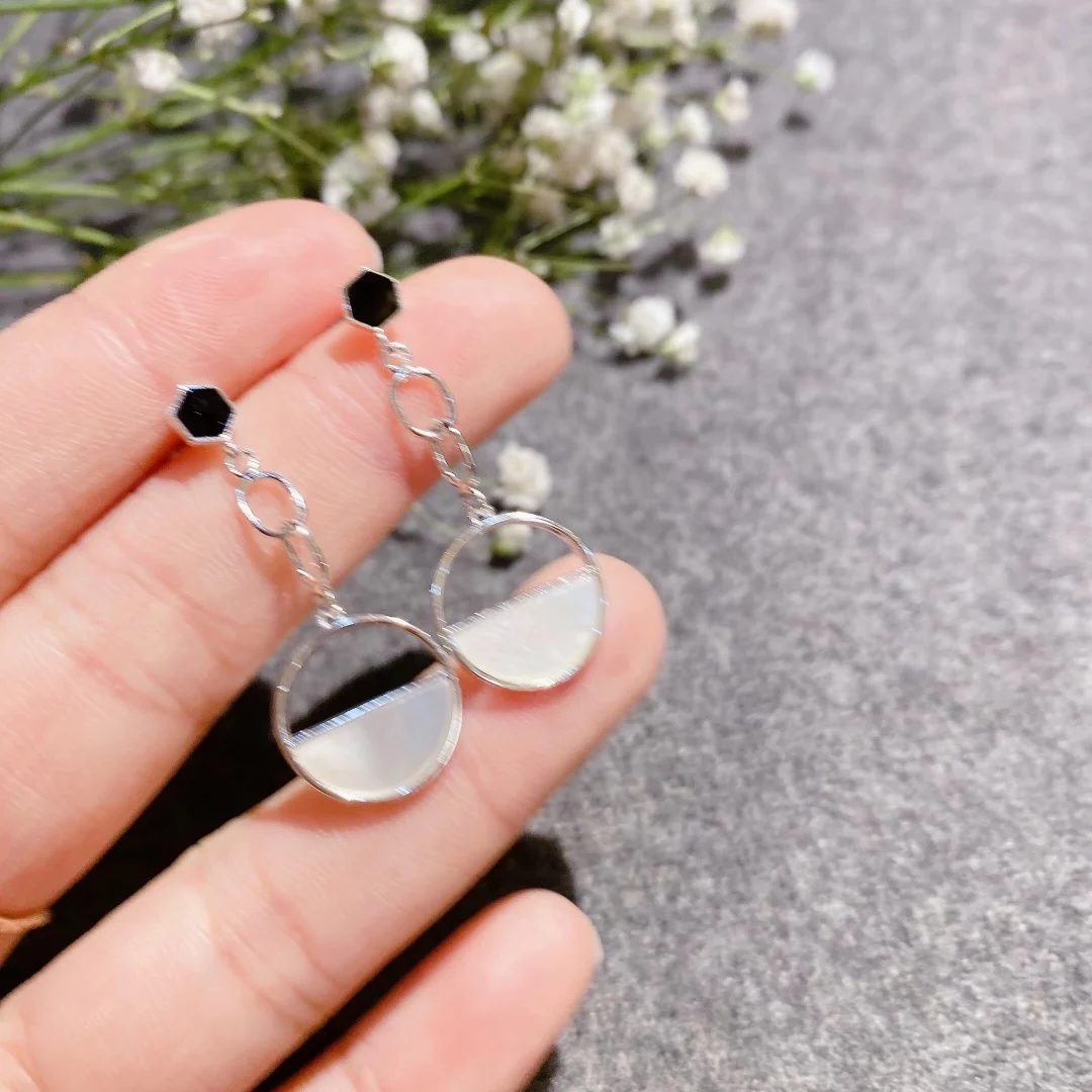

Popular earrings fashion trend