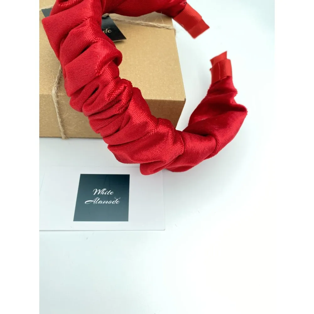 

Серия Dorlie Kadife, Красная корона