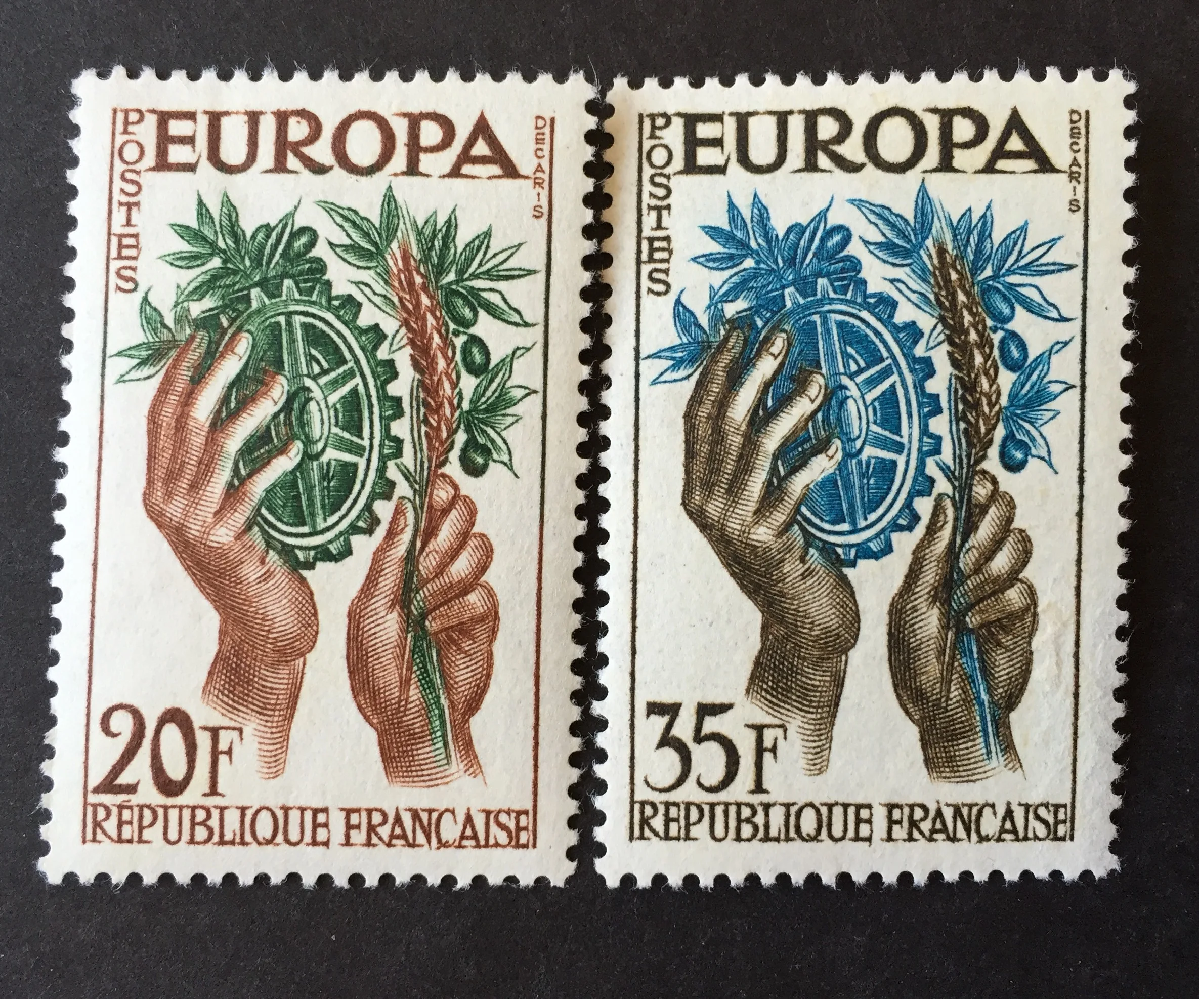 

2Pcs/Set New France Post Stamp 1957 Europa Gear Ears Engraving Postage Stamps MNH