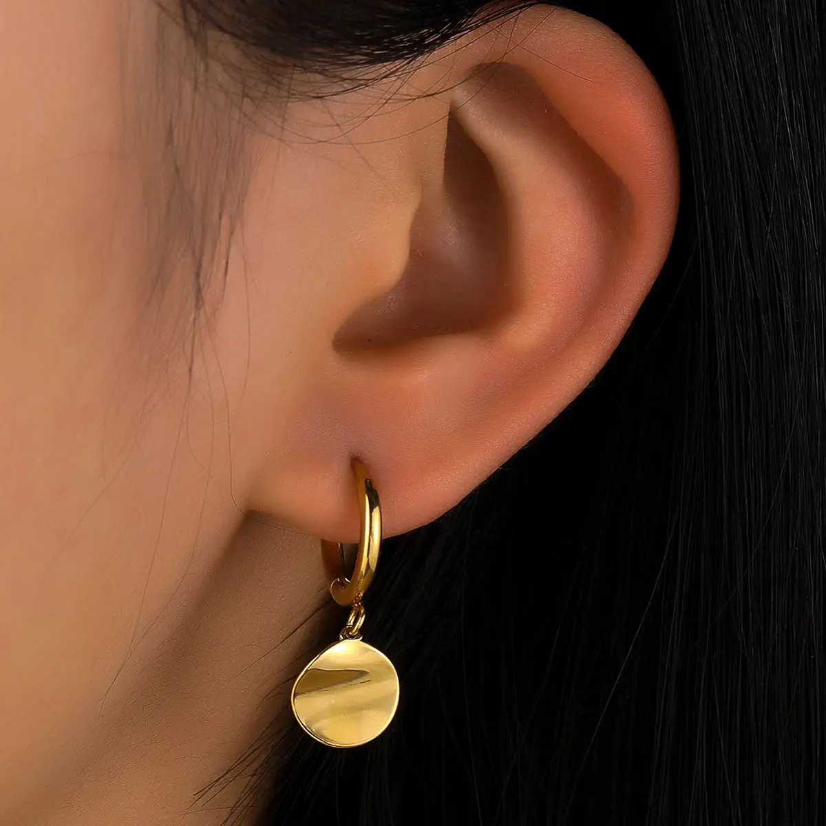 

Carlidana Geometry Round Huggie Hoop Earrings Delicate Golden Plated Smooth Geometry Gold Metal Curve New Model Stud Earrings